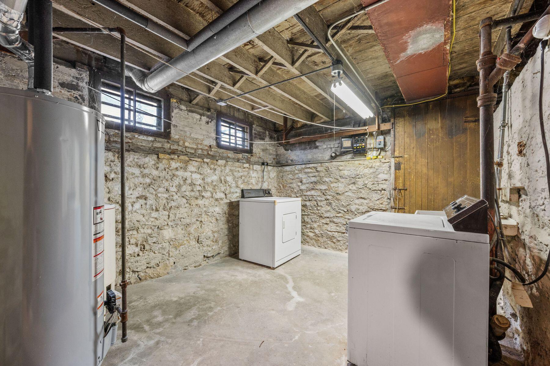 718 Lake Avenue Racine, WI 53403 - Photo 23 of 31 Washer and Dryer Included