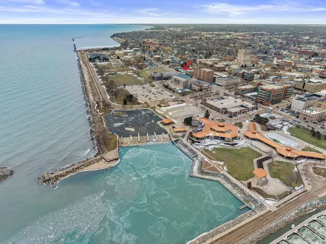 $199,900 | 718 Lake Avenue, Racine, WI 53403