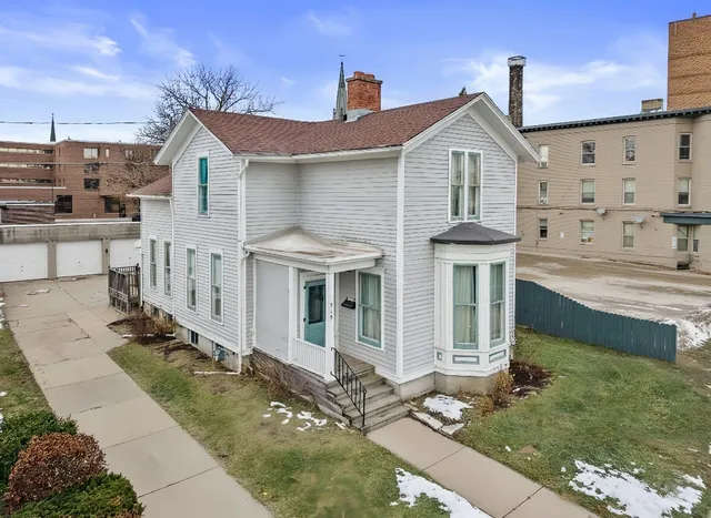 $199,900 | 718 Lake Avenue, Racine, WI 53403