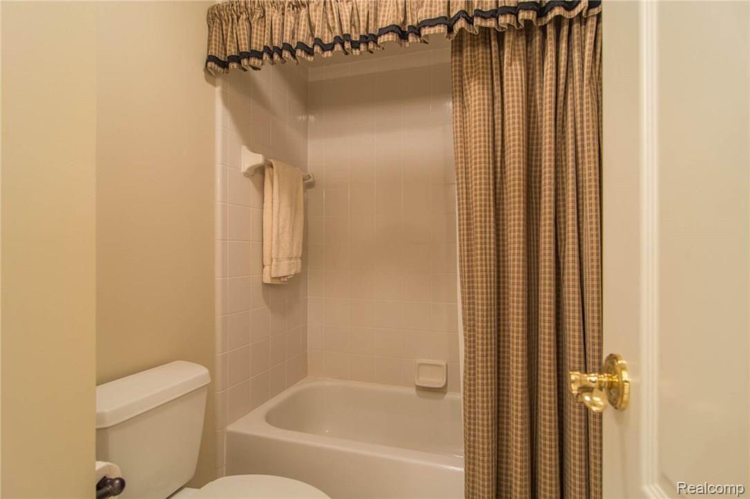5152 Newport Court Rochester, MI 48306 - Photo 37 of 55 DSC_0655.jpg