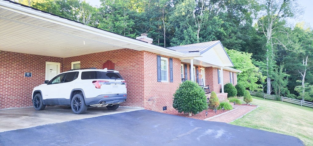 17 Jessees Mill Road Lebanon, VA 24266 - Photo 3 of 69 Gallery Image 3