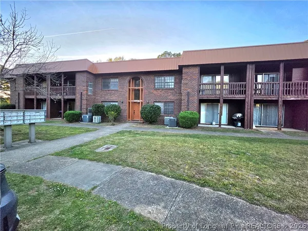 $900 | 629 Gables Drive, Fayetteville, NC 28301