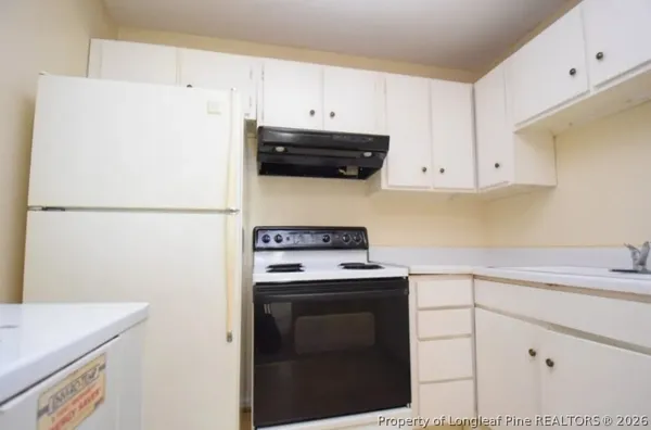 $900 | 629 Gables Drive, Fayetteville, NC 28301