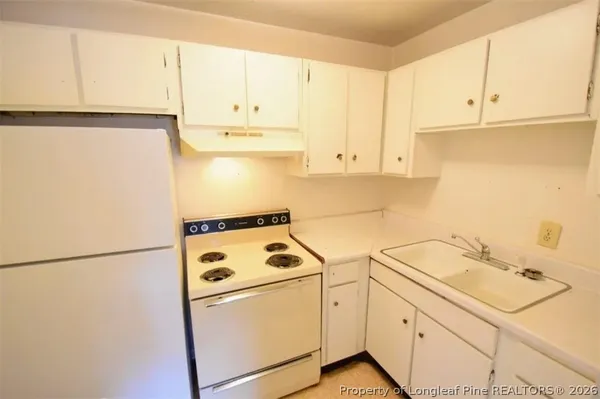 $900 | 629 Gables Drive, Fayetteville, NC 28301