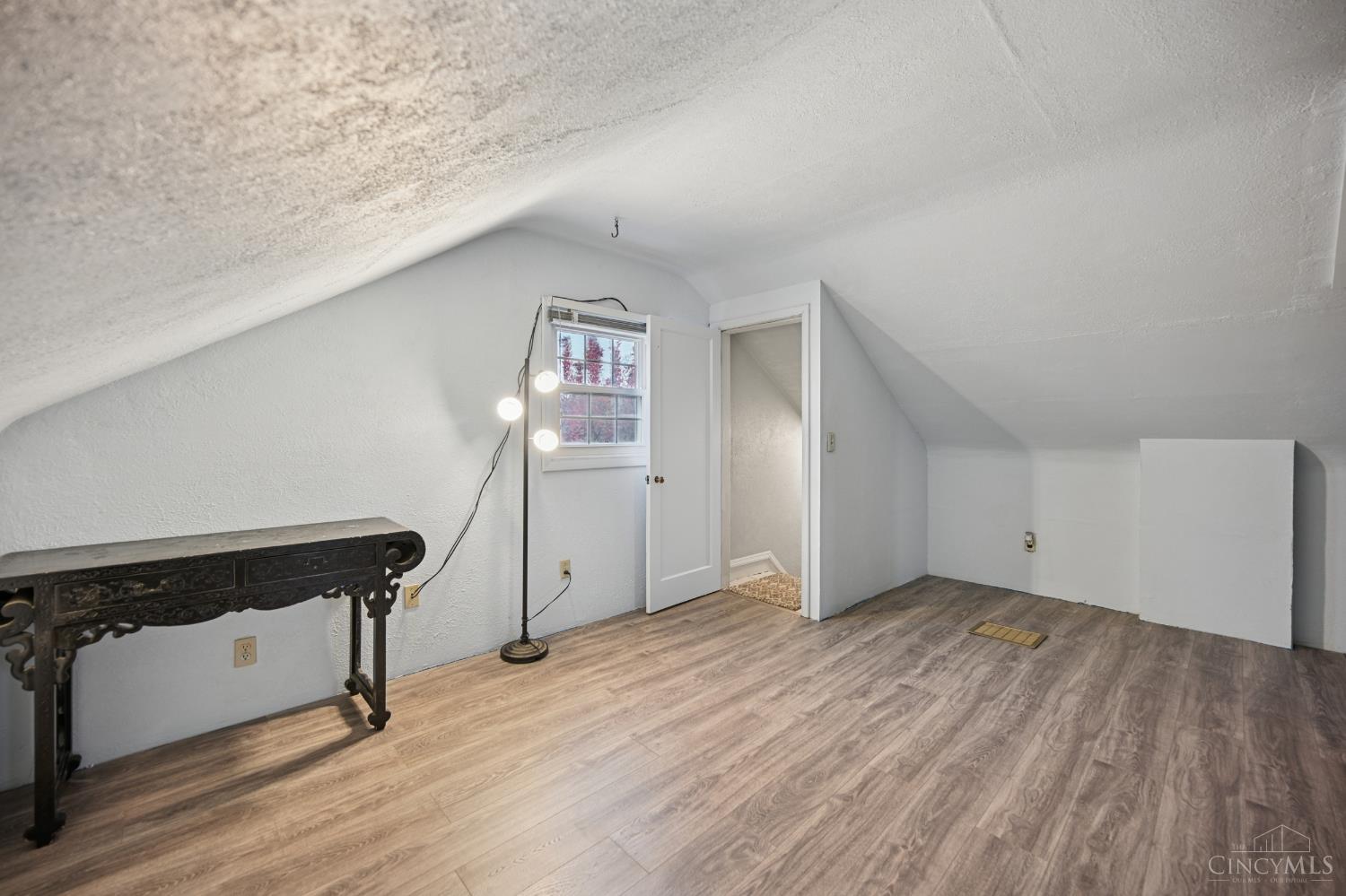 11525 Lippelman Road Sharonville, OH 45246 - Photo 28 of 38 2nd level bedroom view 6