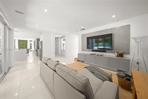 $4,200,000 | 5700 Southwest 86th Street, South Miami, FL 33143