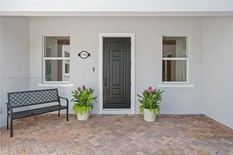 $4,200,000 | 5700 Southwest 86th Street, South Miami, FL 33143
