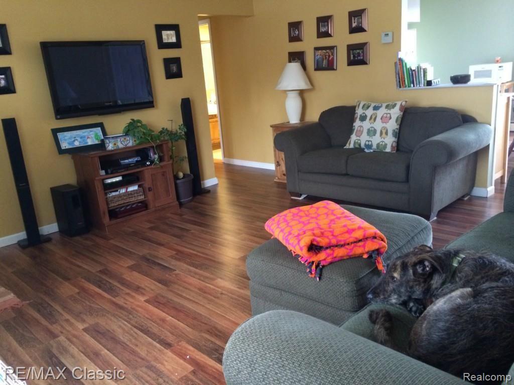 1275 East Rose Center Road Holly, MI 48442 - Photo 8 of 10 photo 4.jpg