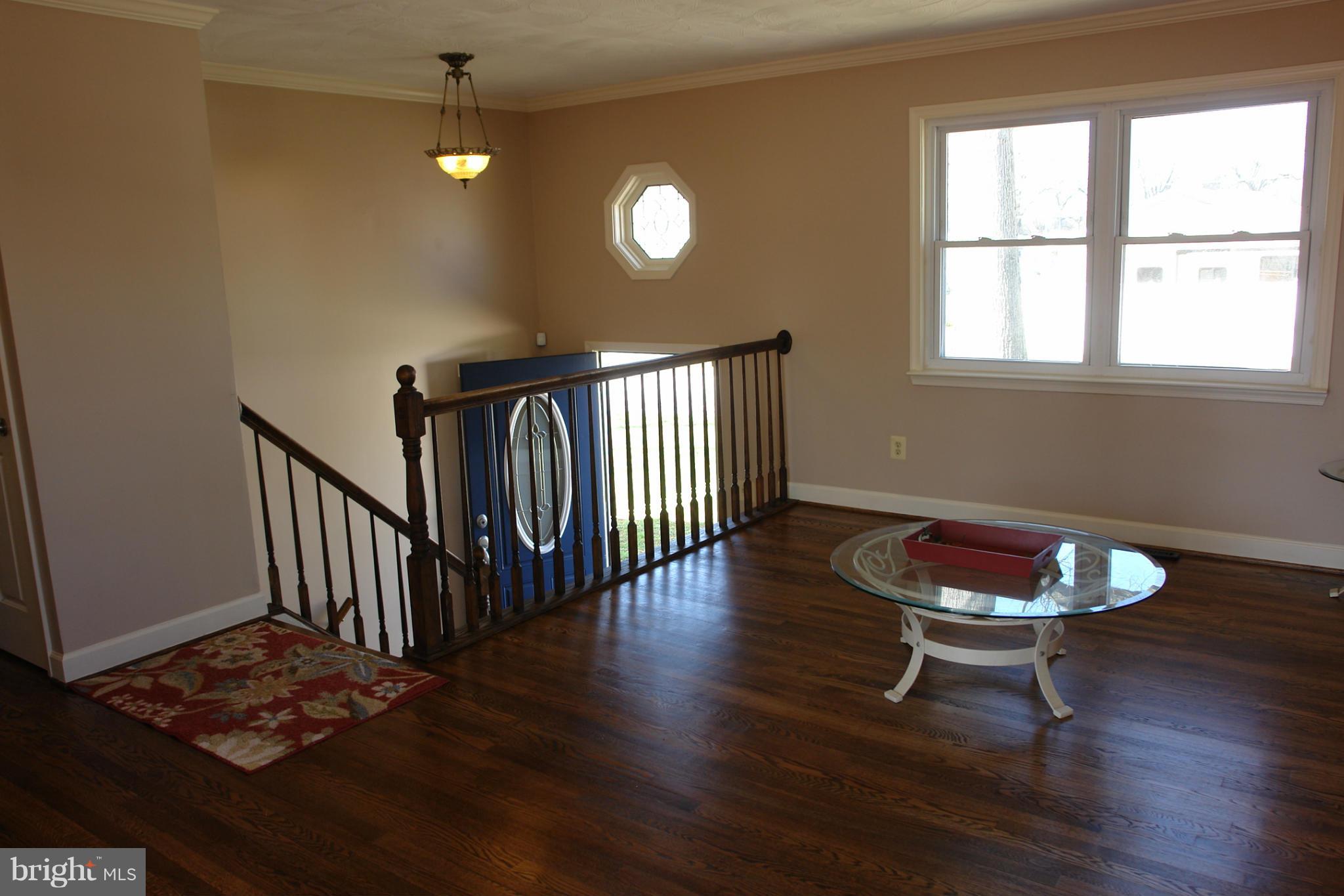 7949 East Shore Road Pasadena, MD 21122 - Photo 11 of 27 Living Room
