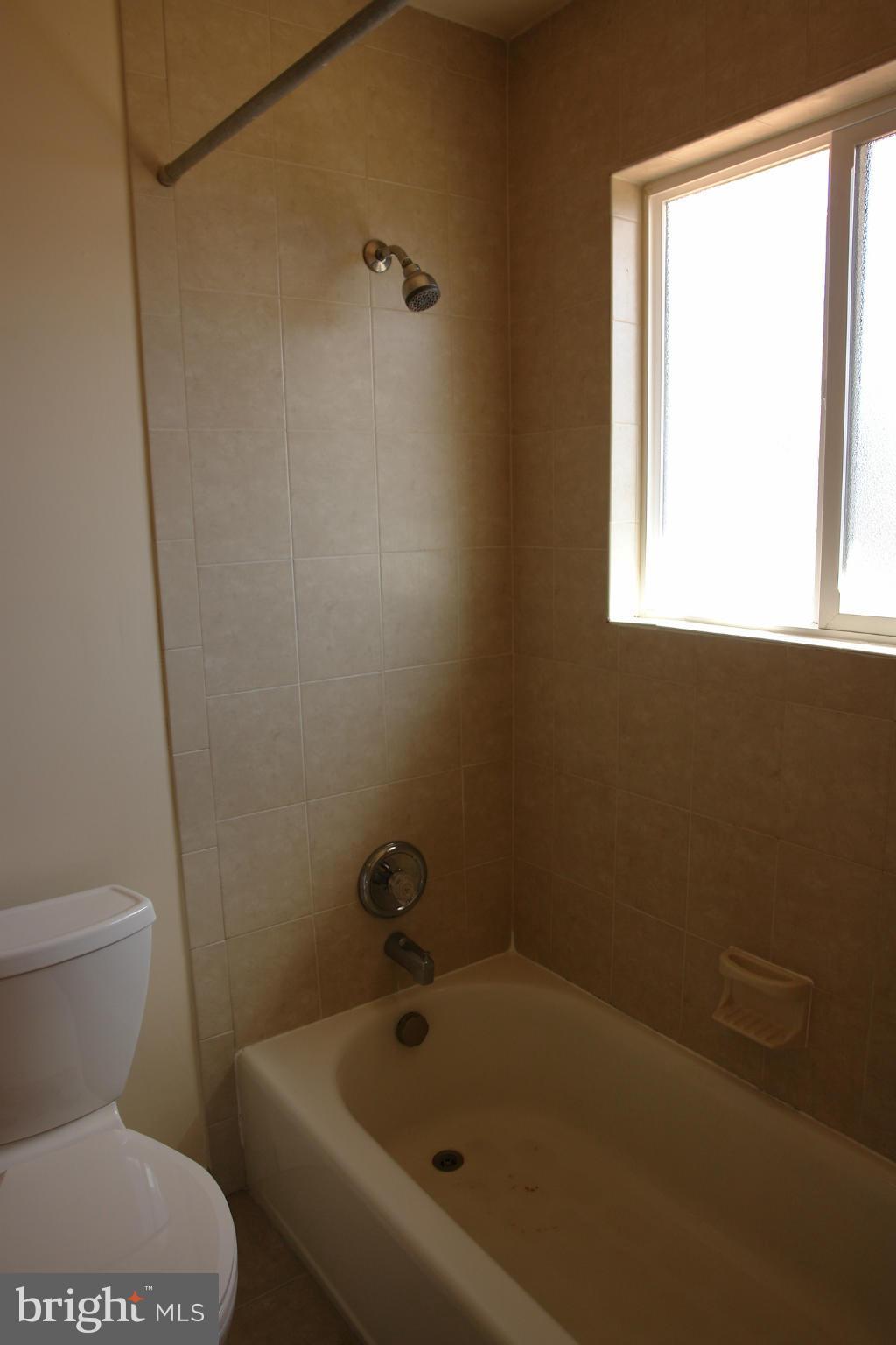 7949 East Shore Road Pasadena, MD 21122 - Photo 17 of 27 Bath