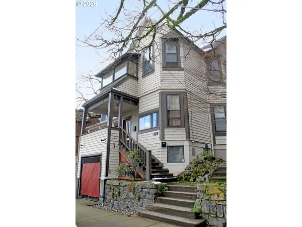 $595,000 | 3719 South Hood Avenue, Portland, OR 97239