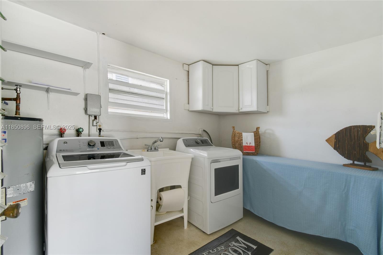 110 Windsor Road East Jupiter, FL 33469 - Photo 25 of 30 a view of kitchen and sink