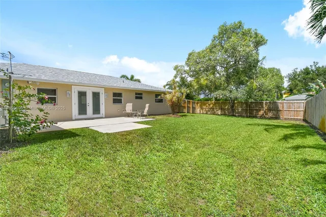 a view of house with backyard