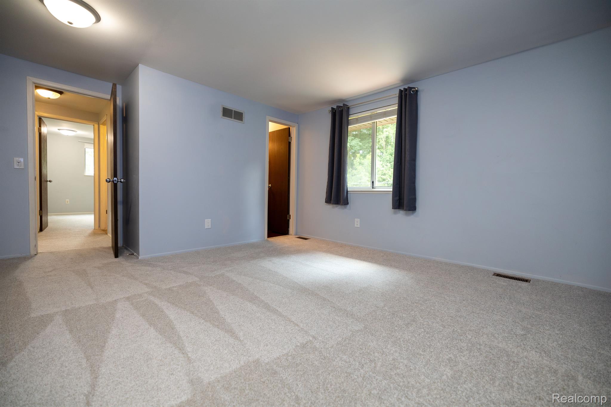 8345 Foster Road Clarkston, MI 48346 - Photo 23 of 50 Expansive Primary Suite with ensuite Bath