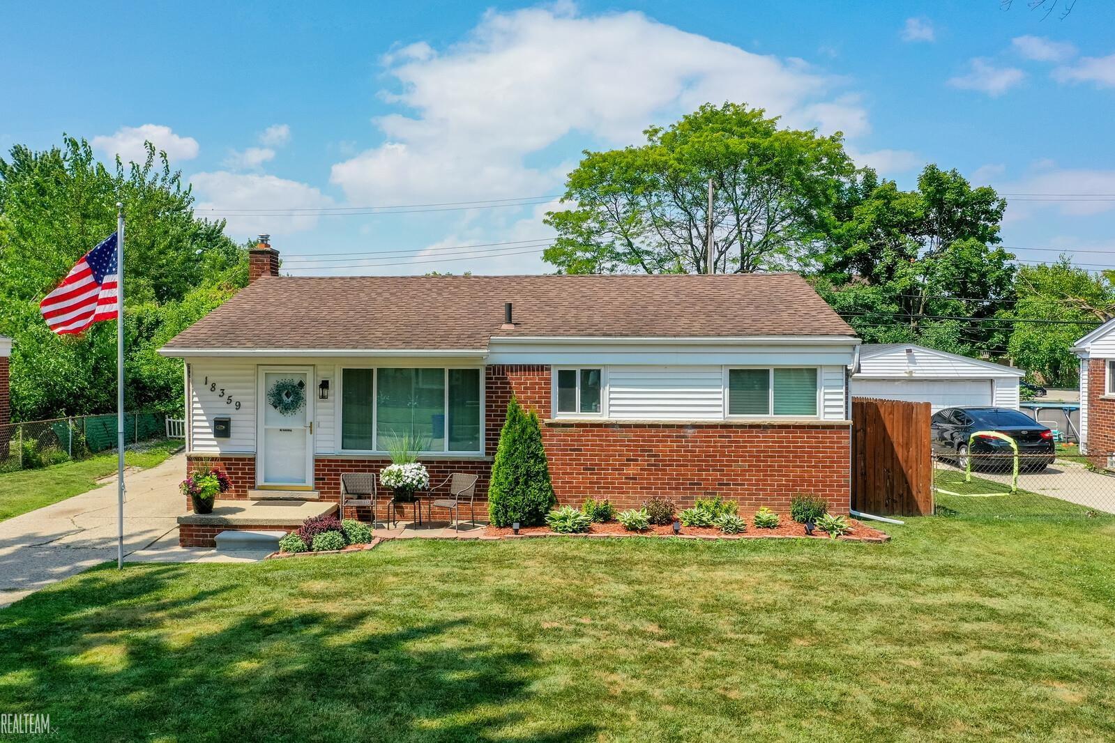 18359 Woodbine Road Fraser, MI 48026 - Photo 1 of 28 50188454-7A055B9D-D452-409F-8608-4E7E578A4A6E.JPG