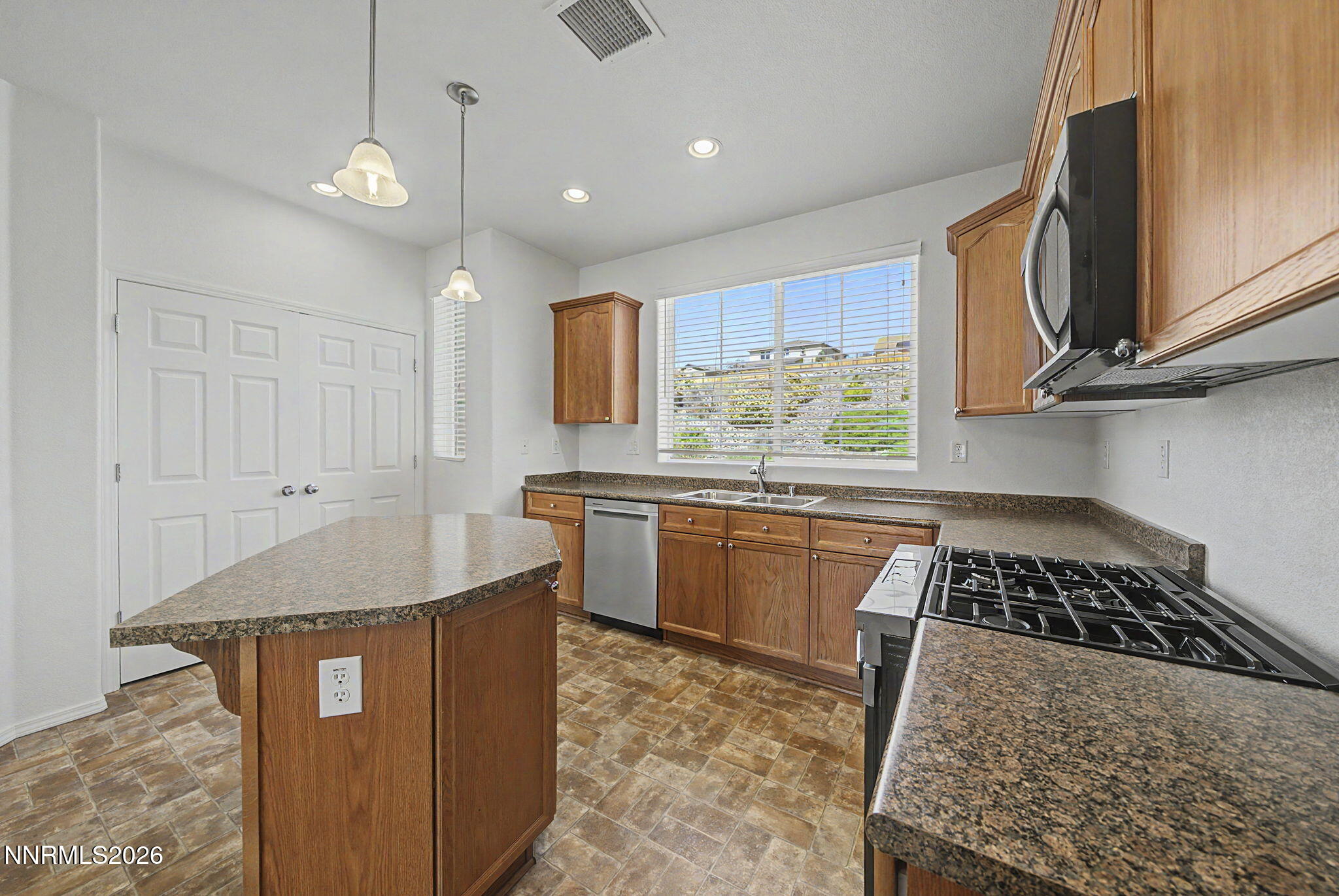 3102 Sterling Ridge Circle Sparks, NV 89431 - Photo 8 of 31 13-DSC01501-Edit
