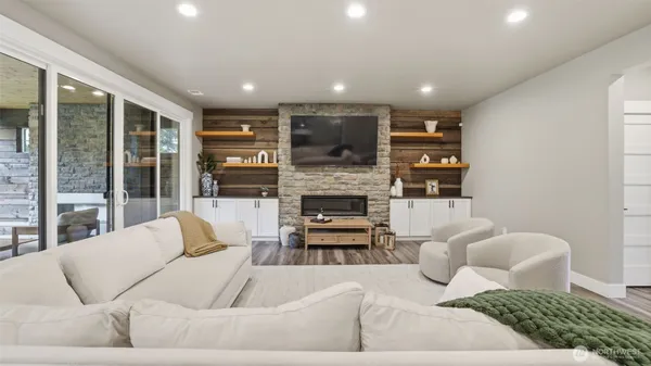 $1,299,999 | 26518 127th Avenue Southeast, Kent, WA 98030