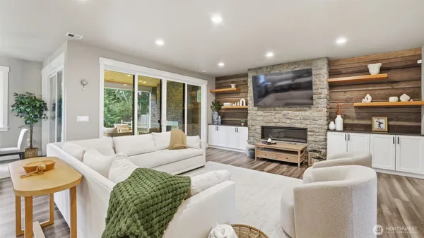 $1,299,999 | 26518 127th Avenue Southeast, Kent, WA 98030
