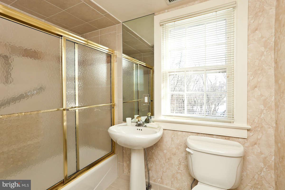 1201 Western Run Road Cockeysville, MD 21030 - Photo 21 of 30 Bath