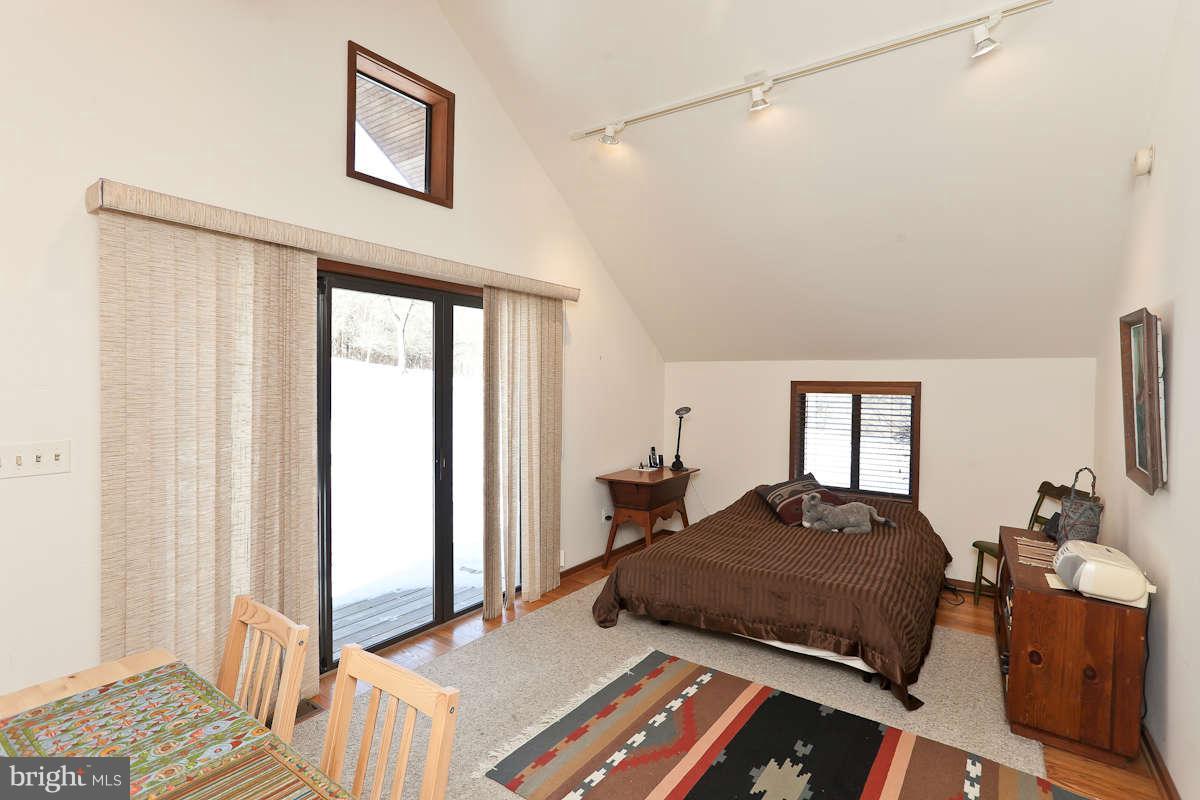 1201 Western Run Road Cockeysville, MD 21030 - Photo 24 of 30 Guest House Living Room