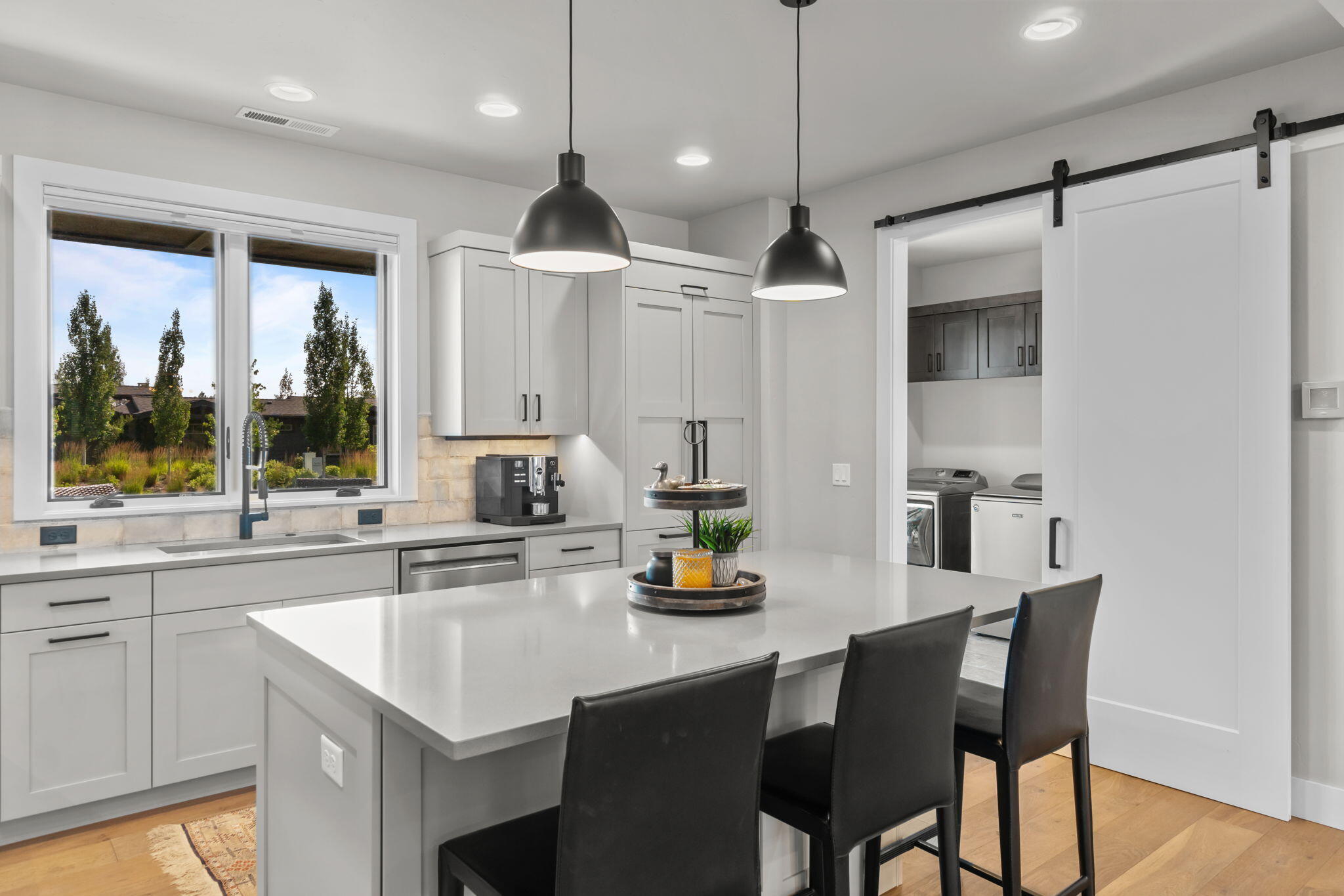 61304 Howe Way Bend Bend, OR 97702 - Photo 8 of 32 Gourmet Kitchen