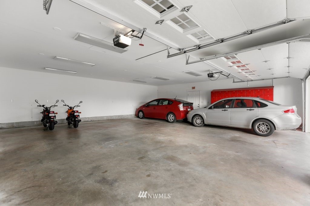 2329 Cedar Road Lake Stevens, WA 98258 - Photo 35 of 40 a view of car garage