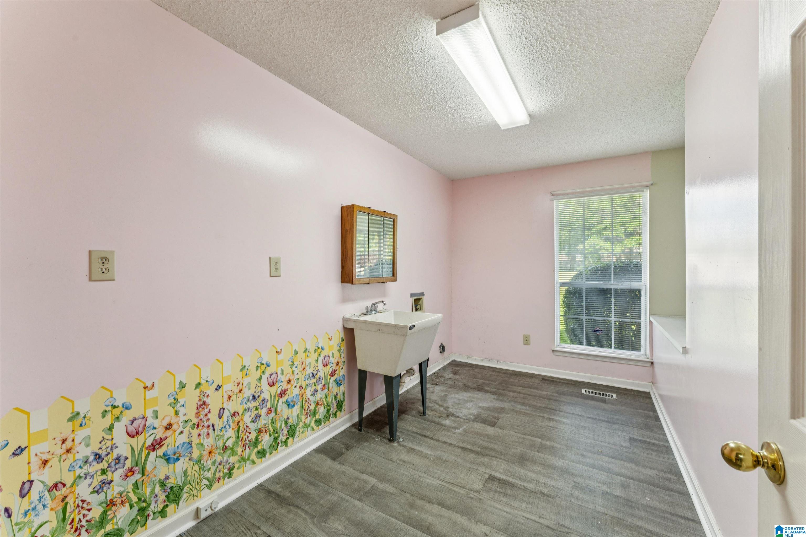 717 Hilltop Road Warrior, AL 35180 - Photo 19 of 33