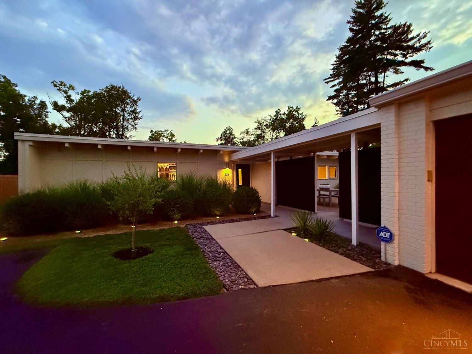 239 Compton Ridge Drive Wyoming, OH 45215 - Photo 4 of 91