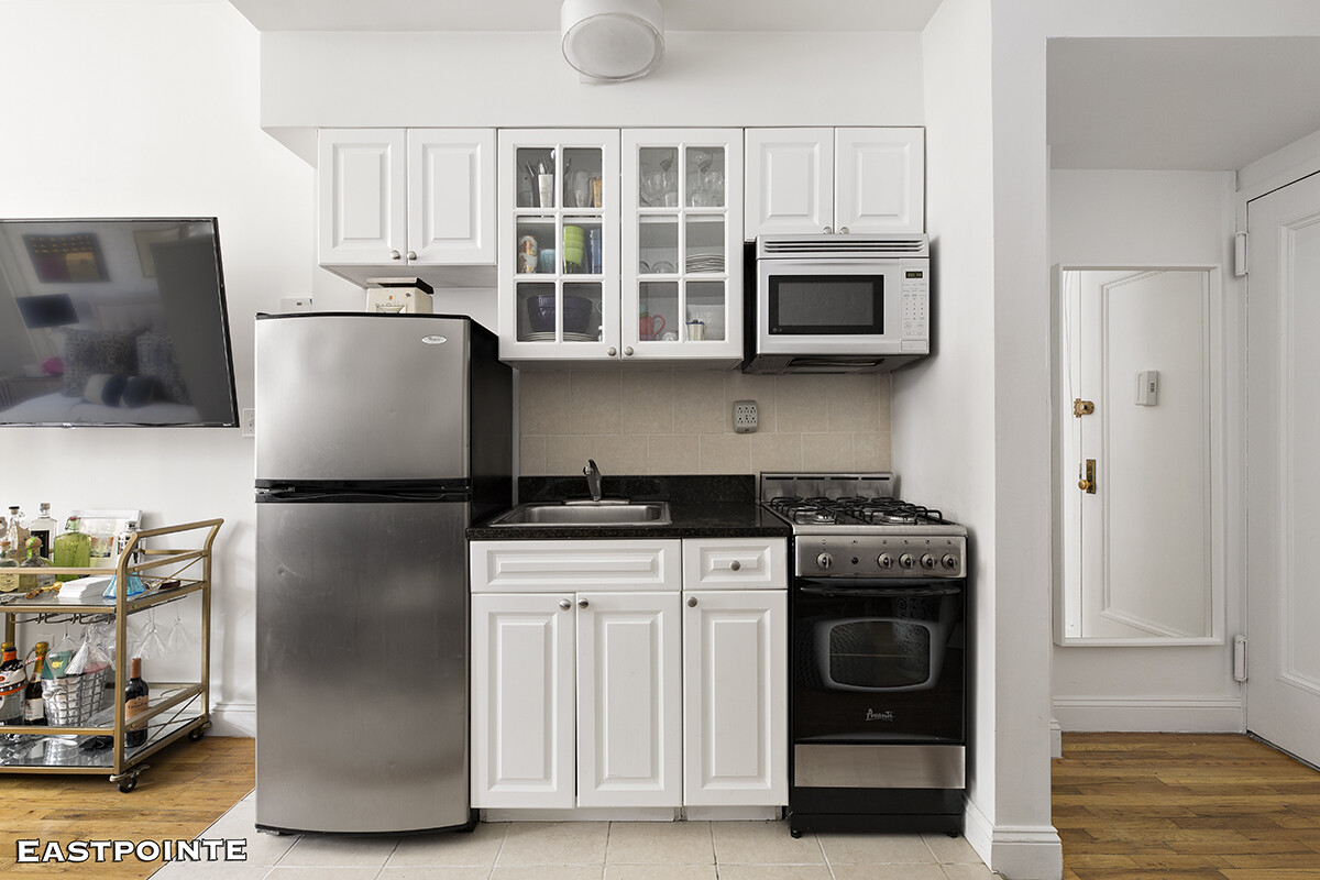 145 Sullivan Street, Unit 3C Manhattan, NY 10012 - Photo 2 of 9