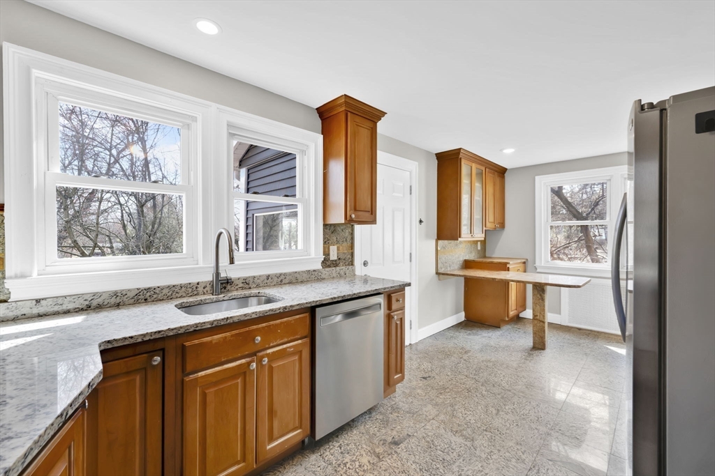 186 Belvidere Street Springfield, MA 01108 - Photo 19 of 42 Gallery Image 19