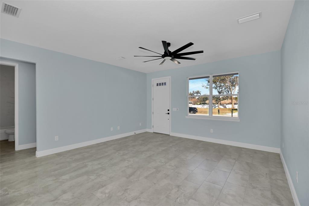 7604 Southwest 103rd Loop Ocala, FL 34476 - Photo 4 of 20 an empty room with window and ceiling fan
