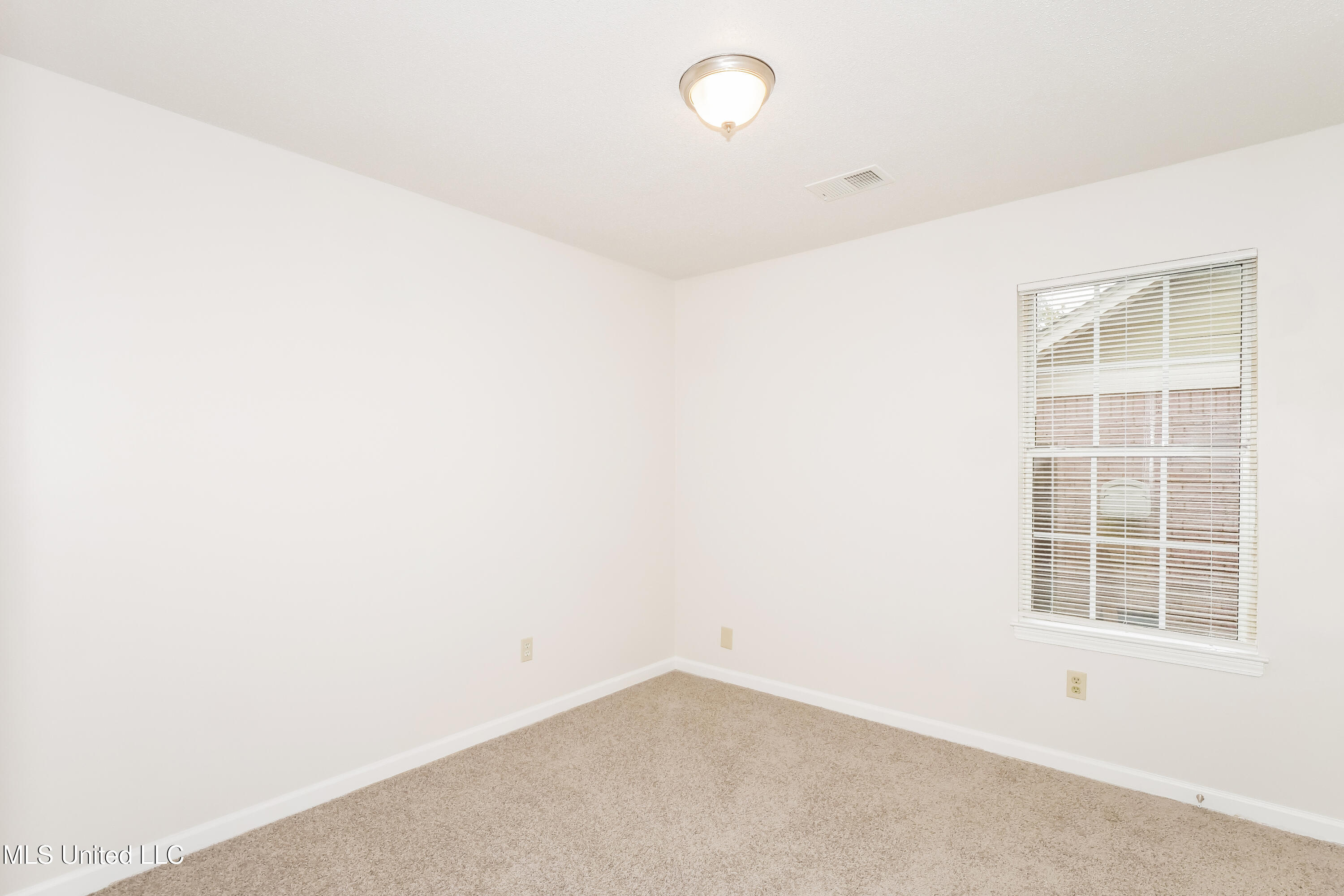 1712 Thomas Street Horn Lake, MS 38637 - Photo 11 of 15 011-photo-bedroom-14915418