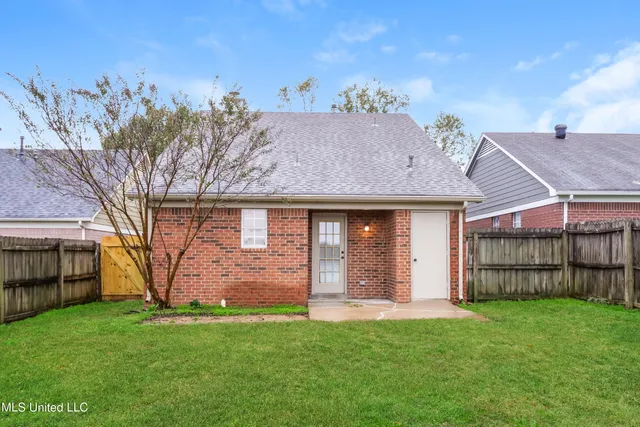 $1,670 | 1712 Thomas Street, Horn Lake, MS 38637