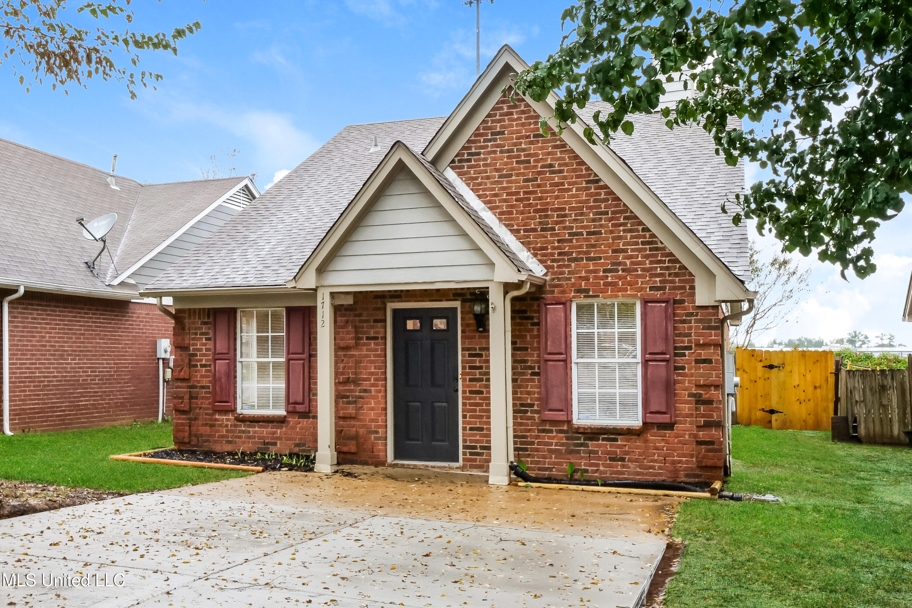 1712 Thomas Street Horn Lake, MS 38637 - Photo 2 of 15 002-photo-front-view-14915423
