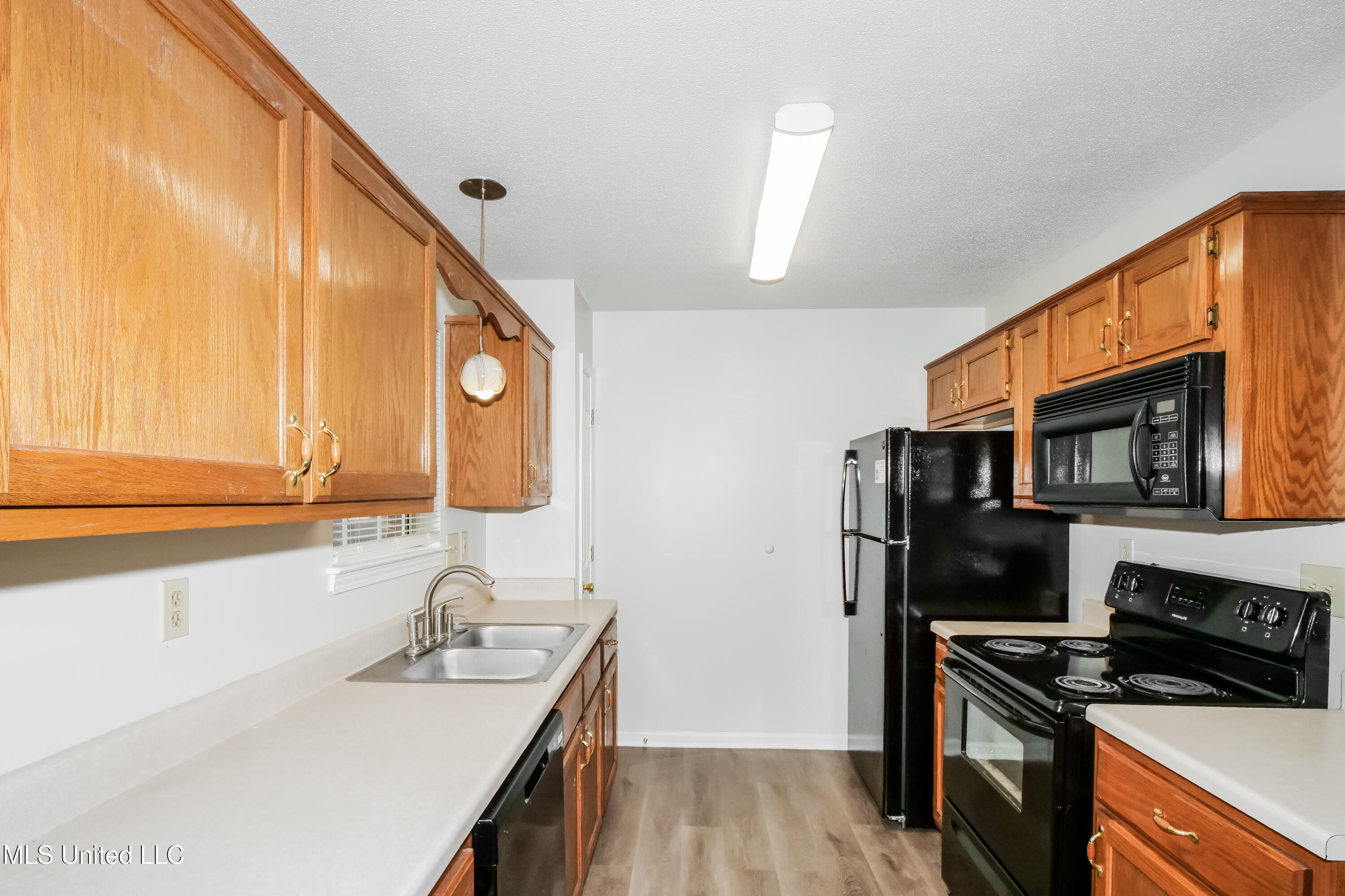 1712 Thomas Street Horn Lake, MS 38637 - Photo 6 of 15 006-photo-kitchen-14915429