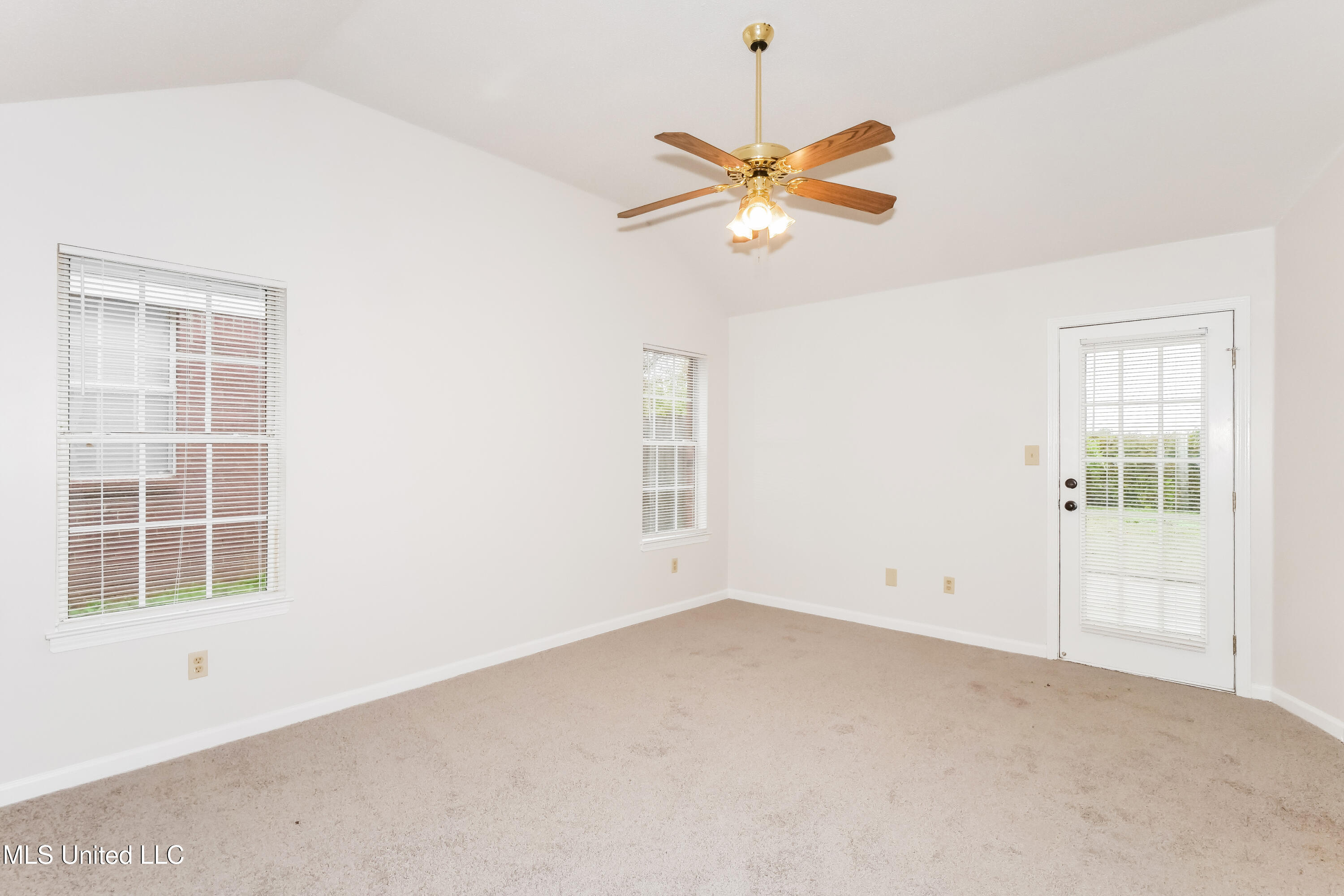 1712 Thomas Street Horn Lake, MS 38637 - Photo 7 of 15 007-photo-primary-bedroom-14915420
