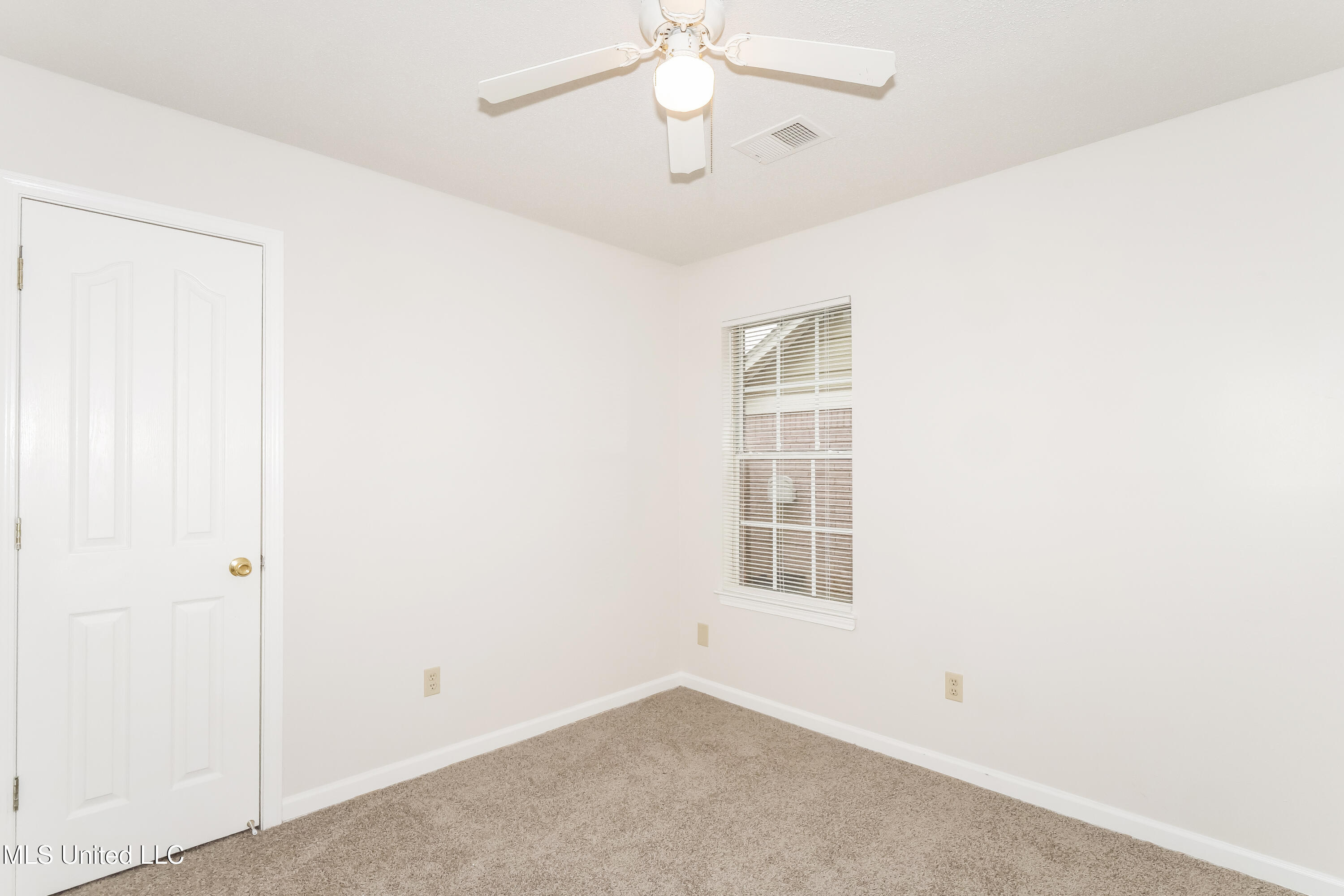1712 Thomas Street Horn Lake, MS 38637 - Photo 10 of 15 010-photo-bedroom-14915417