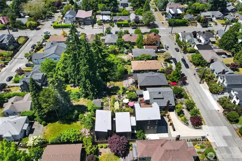 $825,000 | 527 B Northeast 89th Street, Seattle, WA 98115