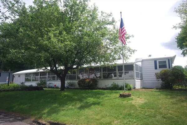 a view of a house with backyard and garden