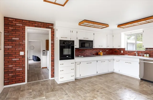 $549,000 | 27540 State Rte 20, Oak Harbor, WA 98277