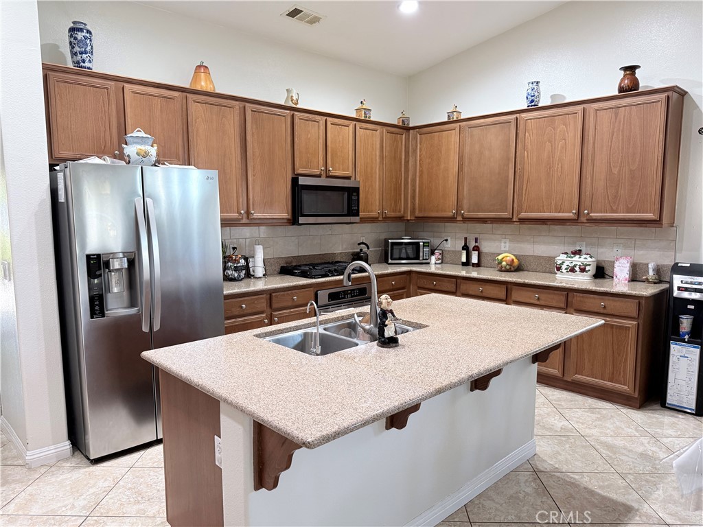 916 Roxanne Drive Hemet, CA 92543 - Photo 7 of 32