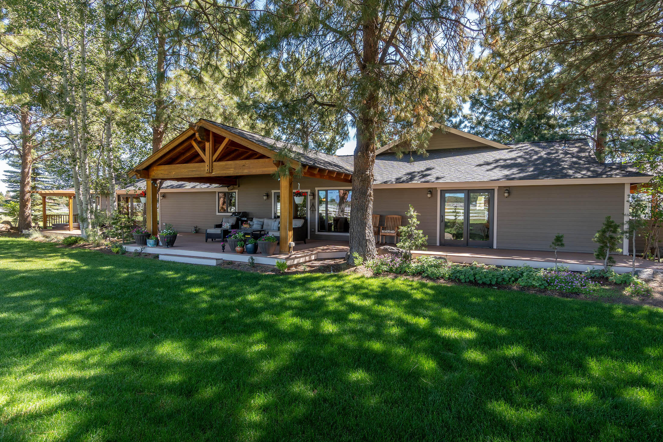 65111 Highland Road Bend, OR 97703 - Photo 4 of 37 Beautiful park like setting