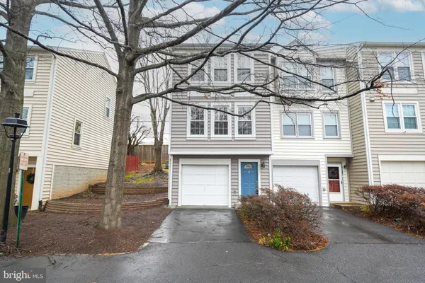 $2,900 | 6150 Glen Eagles Court, Unit 31, Falls Church, VA 22044