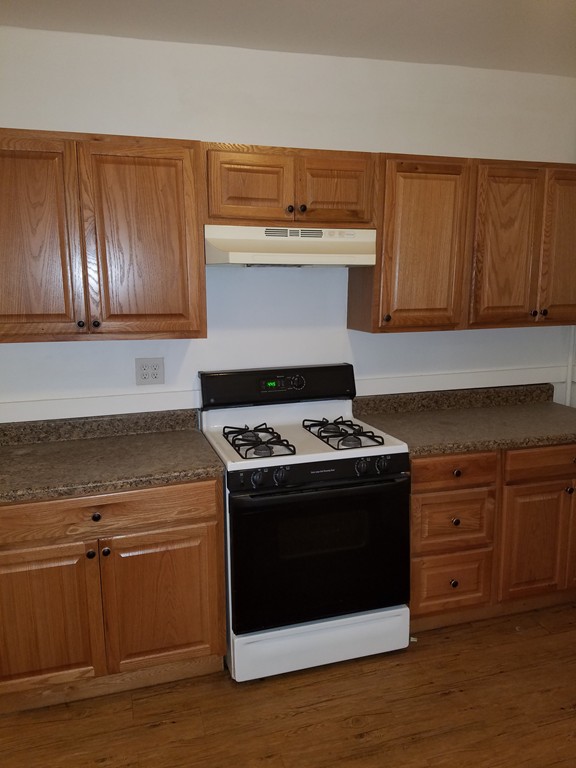 62 May Street Worcester, MA 01610 - Photo 4 of 10