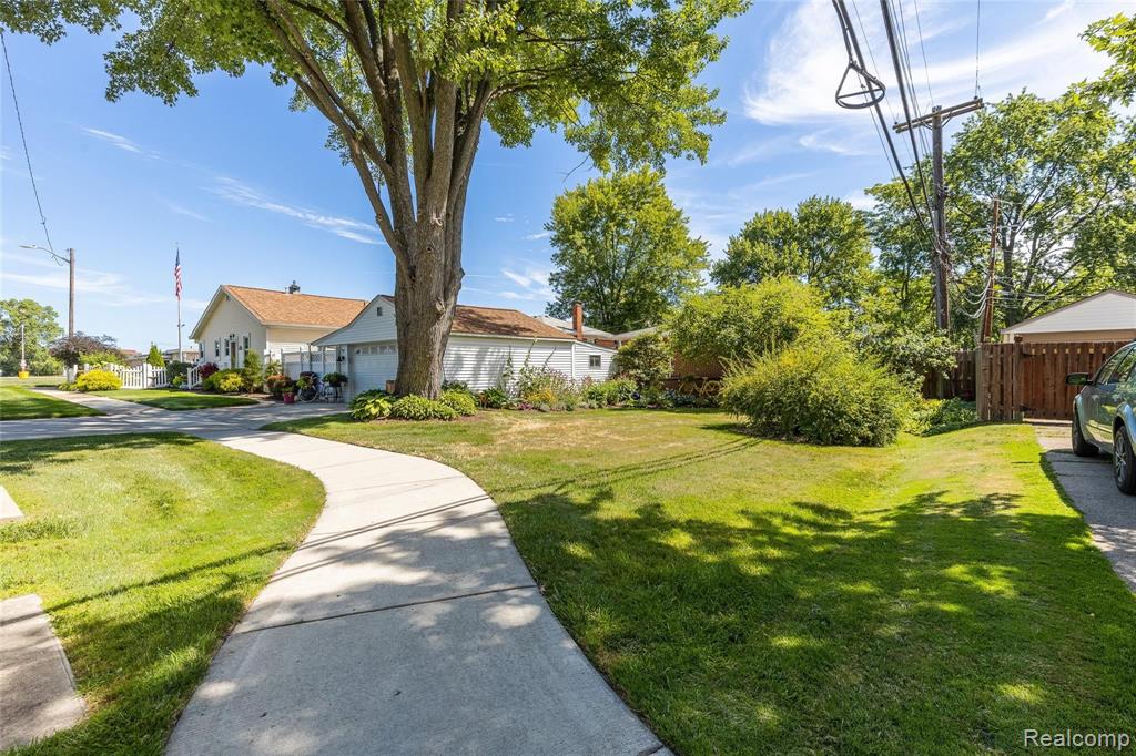 327 West Maple Road Clawson, MI 48017 - Photo 25 of 26