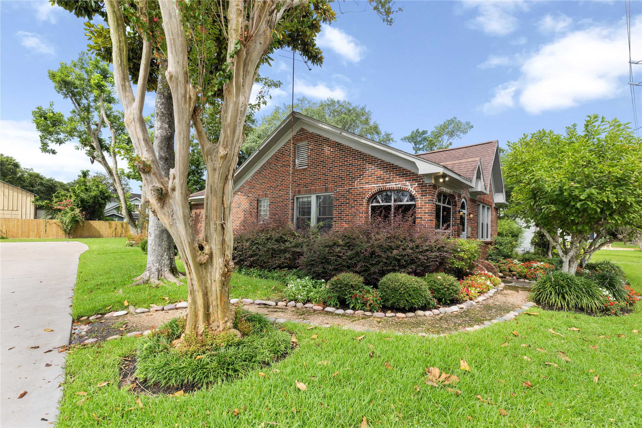906 Higgins Street Humble, TX 77338 - Photo 4 of 26 Perfect for those seeking a cozy and inviting exterior, and extra parking.