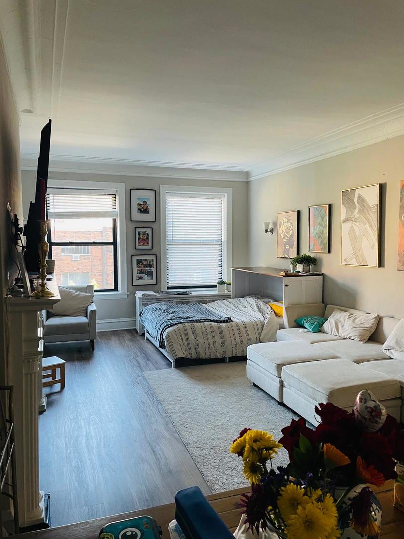 451 West Melrose Street, Unit 404 Chicago, IL 60657 - Photo 9 of 9 a bedroom with furniture and a window