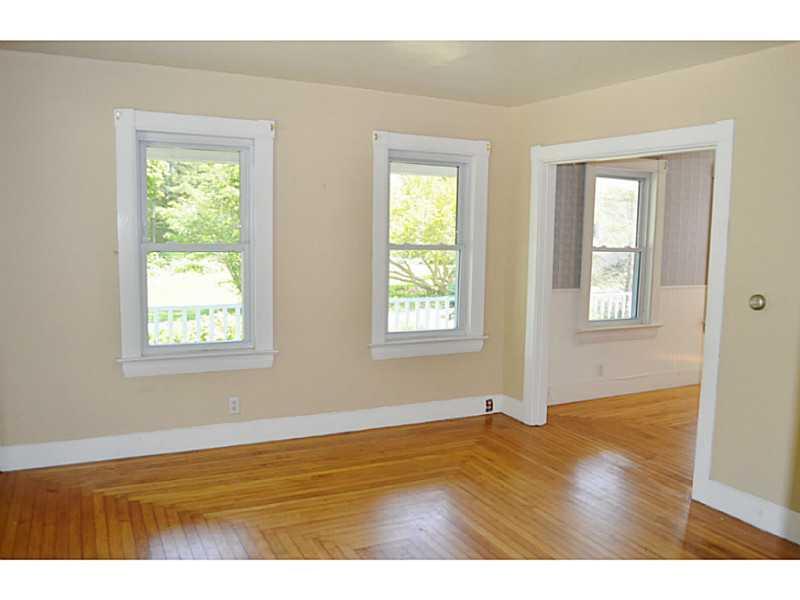 37 Old Arrowsic Road Woolwich, ME 04579 - Photo 6 of 25 Living Room.