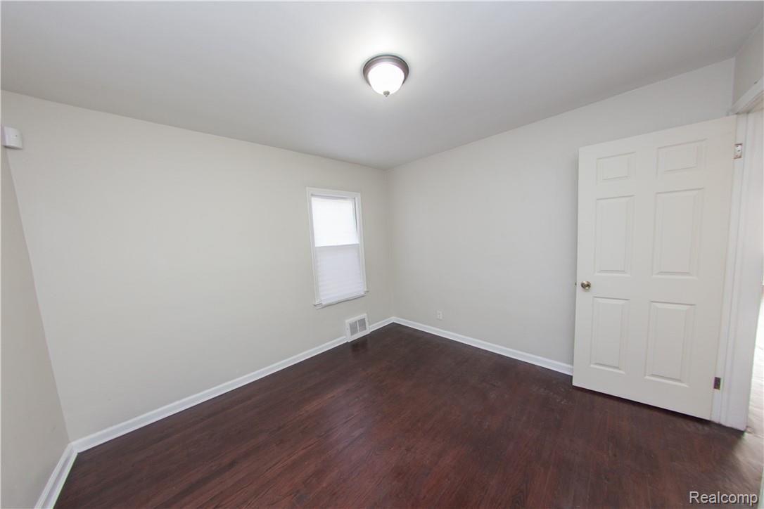 13437 Toepfer Road Warren, MI 48089 - Photo 27 of 57 bedroom2-4.jpg