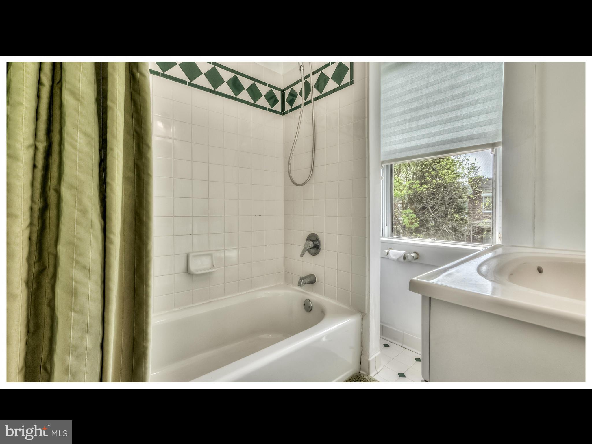 359 Marydell Road Baltimore, MD 21229 - Photo 16 of 29 Bath (Master)